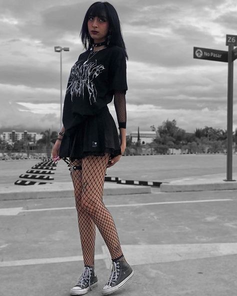 Black Shorts With Fishnets Outfits, Fishnets And Shorts Outfits, Shorts And Fishnets Outfits, Fishnet Outfit Aesthetic, Shorts With Fishnets Outfits, Black Fishnets Outfit, How To Style Fishnets, Fem Clothing, Fishnets Outfit