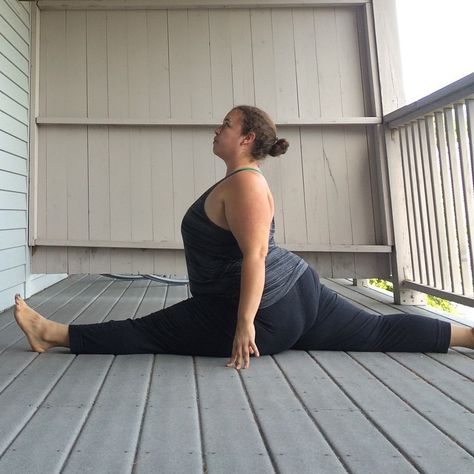 yoga Body Positive Yoga, Fat Yoga, Plus Size Yoga, Plus Model, Model Magazine, Plus Size Workout, Do Yoga, Pose Yoga, Yoga Postures