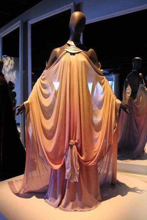 Star Wars and the Power of Costume Exhibition Tour - Movie News | JoBlo.com Padme Costume, Elf Aesthetic, Padmé Amidala, Star Wars Padme, Girly Clothes, Dnd Campaign, Attack Of The Clones, 파티 드레스, High Elf