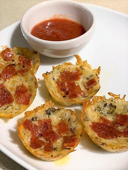 One Bite Appetizers, Mini Appetizers, Keto Pizza, Mini Pizzas, Low Carb Appetizers, Finger Foods Easy, Pizza Bites, Low Carb Pizza, Keto Food List