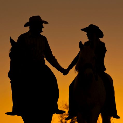 Cowboy X Cowgirl, Cowgirl And Cowboy, Horse Couple, Western Trail, Country Couple Pictures, Cowboy Romance, Western Romance, Cowboy Love, Horse Sketch