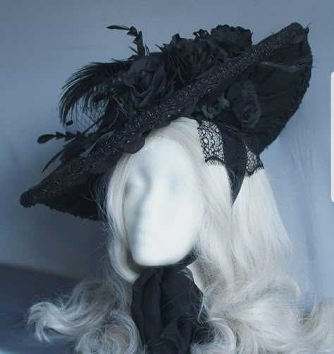 Goth Top Hat, 1900s Gothic Fashion, Victorian Goth Hairstyles, Navia Aesthetic, Goth Hats, Gothic Hats, Goth Hat, Elegant Hat, Ideas For Ocs