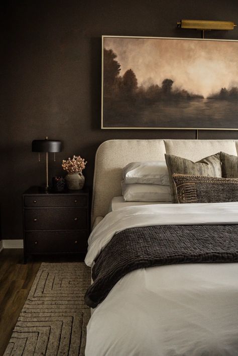 Sw Peppercorn Paint Master Bedrooms, Dramatic Guest Bedroom, Dark Classy Bedroom, Dark Bedroom Modern, Dark Headboard Bedroom Decor, Deep Green Living Room, Cozy Master Bedrooms Decor Romantic, Moody Modern Bedroom, Moody Guest Bedroom