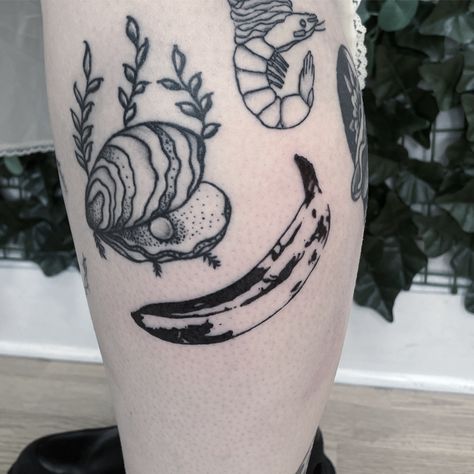 Follow me on Instagram for more tattoos! @mortuarycowboy Andy Warhol Tattoo, Warhol Tattoo, Banana Tattoo, Warhol Banana, Andy Warhol Banana, Tattoo Black, Black Work, A Banana, Andy Warhol