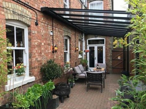 Side Return Garden Ideas, Side Return Garden, Terrace House Garden, Terraced House Garden, Victorian Terrace Garden, Veranda Ideas, Garden Veranda, Spiritual Garden, Single Storey Extension