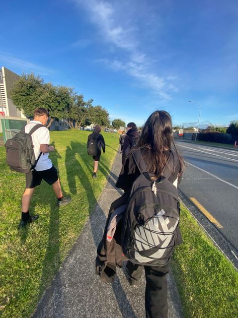 Nz School Aesthetic, High School Friend Group Aesthetic, High School Friends Aesthetic, Popular Aesthetic High School, Highschool Aesthetic Friends, New School Aesthetic, School Core Aesthetic, American Teenager Aesthetic, High School Aesthetic Friends