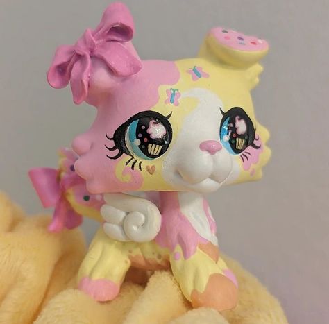 Kawaii Lps Custom, Lps Clown Custom, Lps Customs Ideas, Lps Pfp, Lps Art, Lps Drawings, Eyes Painting, Lps Popular, Lps Custom