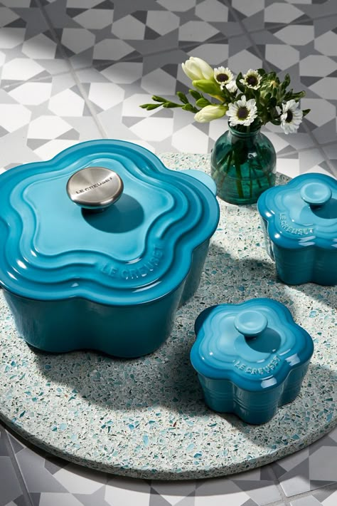 Le Creuset Flower Cocotte, Le Creuset Vintage, Le Creuset Flower, Le Creuset Collection, Cute Pots And Pans, Le Creuset Aesthetic, Mother’s Day Gifts, Mother’s Day Gift, Cute Kitchen Items