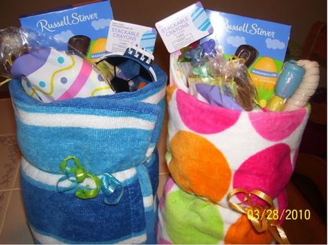 EASTER BASKETS - use beach towels! So cute & more useful than a collection of baskets every year! Beach Towel Basket, Beach Towel Easter Basket, Towel Easter Baskets, Easter Towels, Creative Easter Baskets, Cheer Ideas, Easter Basket Ideas, Look Festival, Basket Uses