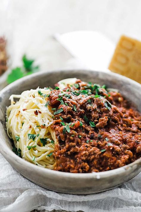 This delicious homemade spaghetti sauce recipe is loaded with beef, Italian sausage, and tomatoes for the ultimate ragu. Homemade Spaghetti Meat Sauce, Pomodoro Sauce Recipe, Best Spaghetti Sauce, Homemade Spaghetti Sauce Recipe, Canned Spaghetti Sauce, Chef Billy Parisi, Billy Parisi, Spaghetti Meat Sauce, Spaghetti Sauce Recipe