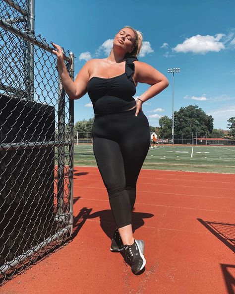 Hunter Mcgrady, Plus Size Models, Workout Clothes, Blonde, Leggings, Plus Size, Instagram Photos, Celebrities, On Instagram