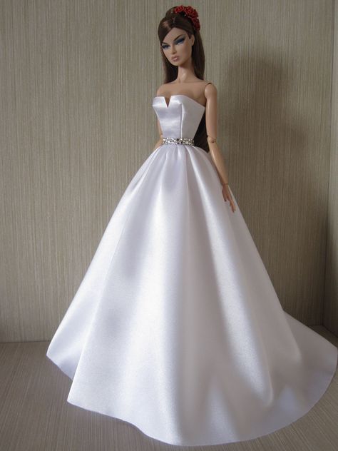 Doll Wedding Dress, Barbie Dress Pattern, Barbie Bridal, Sewing Barbie Clothes, Barbie Sewing Patterns, Barbie Wedding Dress, Barbie Doll Clothing Patterns, Diy Barbie Clothes, Barbie Fashionista Dolls