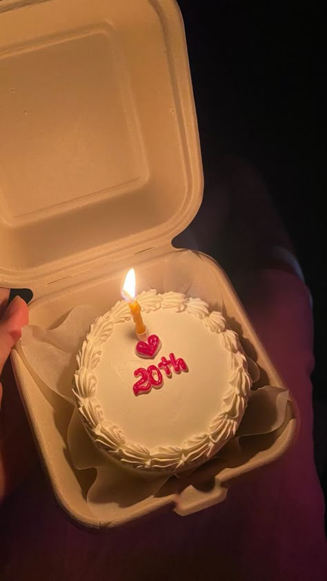 Mini 20th Birthday Cake, 20 Yo Birthday Cake, 20birthday Ideas, Birthday Cake For 20th Birthday, Birthday Cake 20th Girl, Cake For 20th Birthday, Birthday 20 Aesthetic, 20 Birthday Aesthetic, 20th Birthday Aesthetic