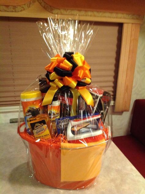 Easy Gift Baskets, Auction Gift Basket Ideas, Top Gifts For Men, Fundraiser Baskets, Family Gift Baskets, Silent Auction Baskets, Fathers Day Gift Basket, Auction Basket, Auction Baskets