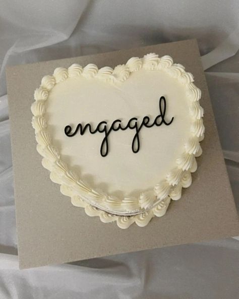 16 Unique Engagement Cake Ideas For A Memorable Engagement Party. Engage Party Ideas, Engaged Cake Ideas, Heart Shape Engagement Cake, Engagement Diy Ideas, Engagement Dinner Restaurant, Engagement Party Keepsake Ideas, White Out Engagement Party, Engagement Dinner Ideas Decor, Outdoor Engagement Party Ideas Decorations