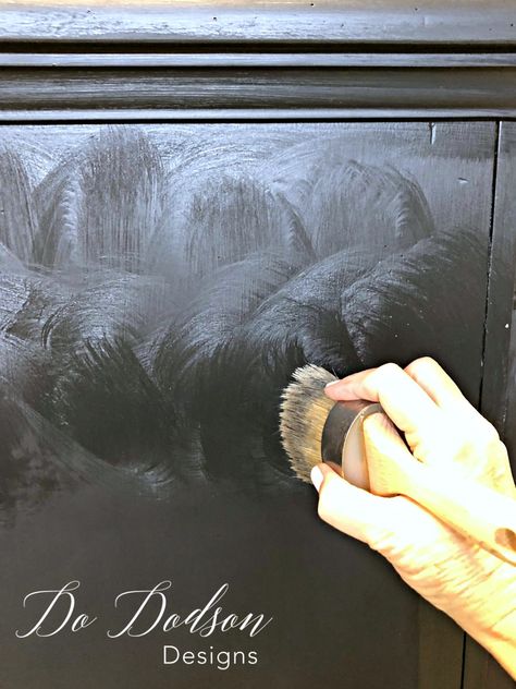 How to apply DIY black wax to a distressed dresser for a gorgeous streak free finish! Black Distressed Dresser, Black Painted Dressers, Black Distressed Furniture, Chalk Paint Dresser, Distressed Dresser, Painted Furniture Designs, Chalk Paint Wax, Gray Chalk Paint, Diy Dresser Makeover