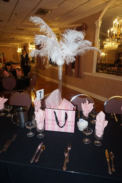 Victoria's Secret themed ostrich feather with logo shopping bag Sweet 16 centerpiece. Victoria Secret Bridal Shower Theme, Victorias Secret Party Theme, Victoria Secret Sweet 16, Victoria Secret Store Interior, 2000s Sweet 16, Victoria Secret Themed Party, Victoria Secret Birthday Party Theme, Victoria Secret Party Ideas, Bridal Shower Honey