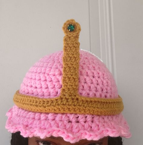 Pink bucket with ruffles and around it is a crochet gold crown. A crochet princess bubblegum inspired hat. Crochet Princess, Princess Bubblegum, Hat Crochet, Crochet Beanie, Crochet Hat, The Princess, Soft Yarn, Bubble Gum, The Crown