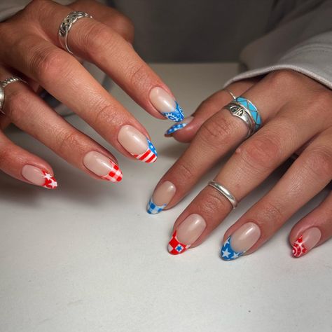 Taylei Williams Osborne on Instagram: “Aren’t these the CUTEST you’ve ever seen??!🇺🇸❤️⭐️ Inspired by @nailart.bycaroline and @abbydoesnails #handpaintednails #utahnailartist #…” Phillies Nails, 4th Of July Nails, July Nails, June 30, Nail Inspiration, Nail Artist, July 4th, Fun Nails, Nails Inspiration