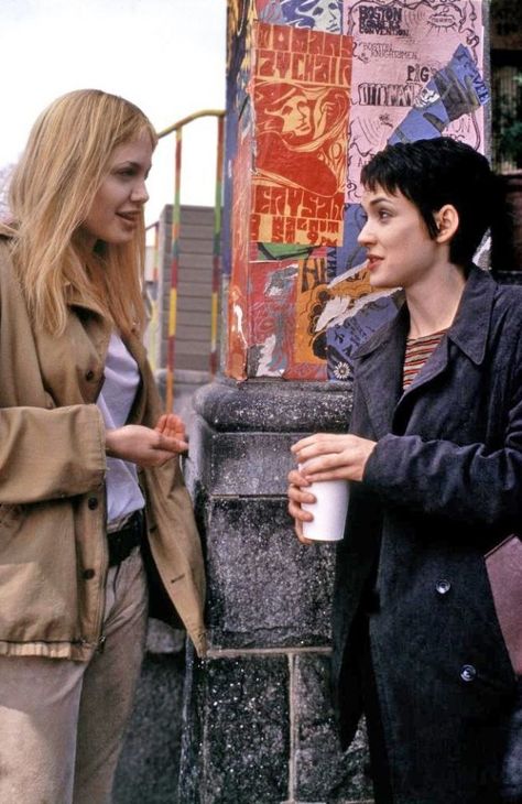 Winona & Angelina on set of Girl, Interrupted Uk Icon, Angelina Jolie 90s, Winona Forever, Septième Art, Girl Interrupted, Winona Ryder, Lara Croft, Film Stills, The Villain