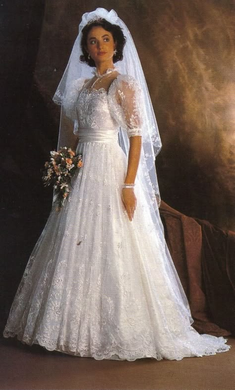 2000s Wedding Dress Bridal Gowns, Outfit For Wedding Guest, Wedding Dresses 80s, 80s Wedding Dress, Antique Wedding Dress, 1980s Wedding Dress, Antique Wedding Gown, Outfit For Wedding, 1980s Wedding