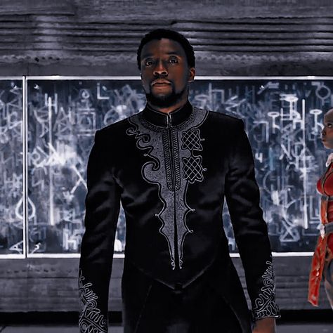 King Tchalla, Black Panther Tchalla, Wakanda Aesthetic, Panthers Outfit, Black Panther Superhero, Black Panther Chadwick Boseman, Black Panther 2018, African Suit, Marvel Coloring