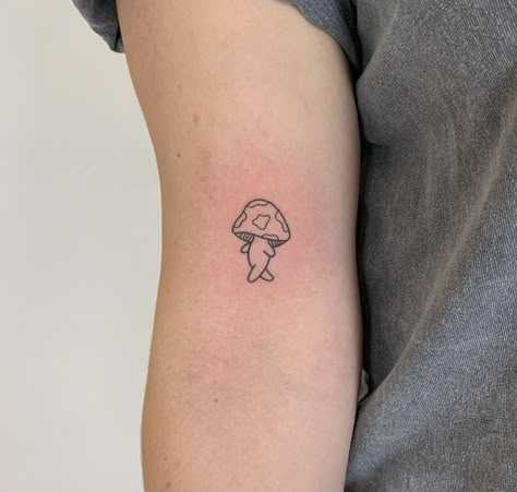 Fairygrunge Tattoo, Dancing Mushroom Tattoo, Mushroom People Tattoo, Simple Thigh Tattoos, Funny Minimalist Tattoo, Cute Alien Tattoo, Tiny Mushroom Tattoo, Matching Mushroom Tattoos, Small Silly Tattoos