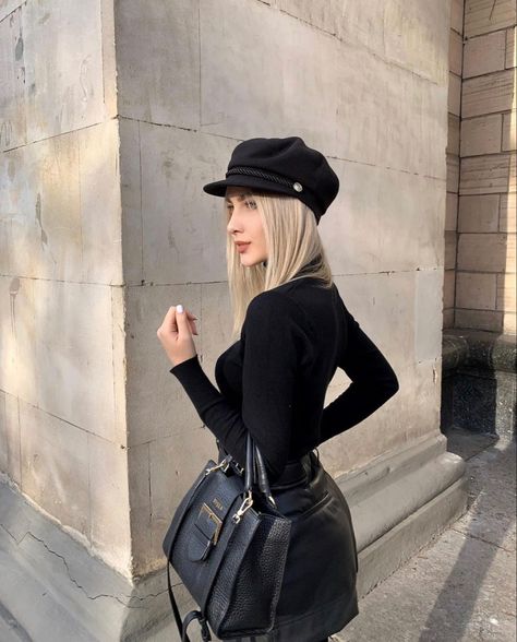 Newsboy Hat Outfit, Beret Hat Outfit, Wearing Rings, Spiritual Meaning, Outfits With Hats, Winter Fashion Outfits, Street Style Outfit, White Fashion, Fall Winter Outfits