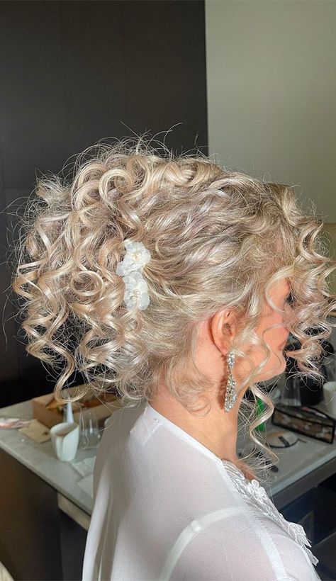 Curly Hair For Wedding, Messy Upstyle, Natural Curly Updo, Curly Updos For Medium Hair, Curly Hair Updo Wedding, Pin Curl Updo, Kids Curly Hair, Updo Simple, Naturally Curly Hair Updo