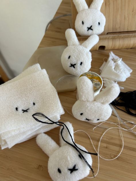 DIY miffy plush bunny as gift, decor, or party favors for baby shower. These are little brackets to wear for a baby shower game. Miffy Themed Birthday, Miffy Party Decoration, Miffy Diy Ideas, Miffy Crafts, Miffy Diy, Miffy Birthday Party, Miffy Birthday, Miffy Party, Miffy Cake