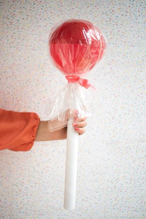 Giant Lollipop Decorations Diy, Diy Lollipop Decorations, Diy Giant Lollipops, Big Lollipop, Lollipops Diy, Giant Lollipop, Big Lollipops, Large Lollipops, Lollipop Decorations