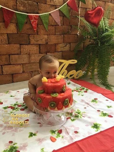 First Birthday Cake Fruit, Fruit Cake For Baby, First Birthday Fruit Cake, Fruit Smash Cake 1st Birthdays, Watermelon Smash Cake First Birthdays, Smash The Fruit, Fruit Smash Cake, Fruit First Birthday Party, Fruit Cake Smash