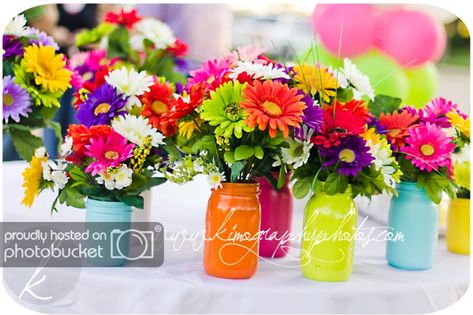 image Fiesta Bridal Shower, Mexican Fiesta Party, Fiesta Birthday Party, Mexican Birthday, Tafel Decor, Fiesta Wedding, Fiesta Theme Party, Fiesta Tropical, Mexican Party Theme