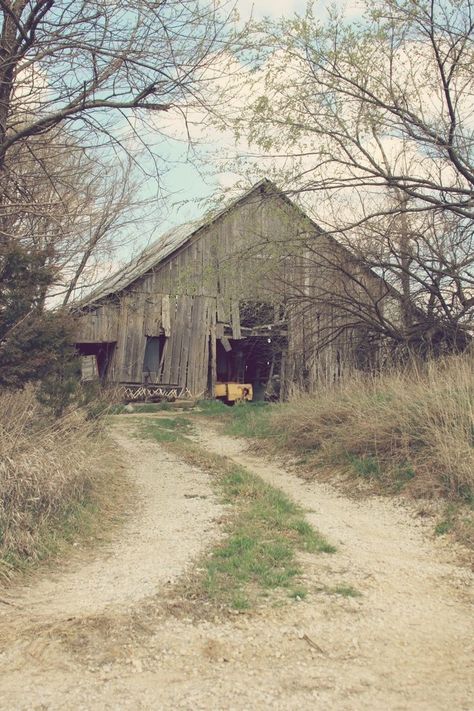 Old Barn Paintings, Old Barns Rustic, Farm Diorama, Barn Drawing, Old Cabins, Barn Photography, Winding Path, Barn Pictures, Country Barns