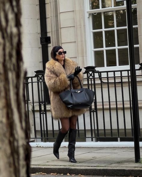 Wife Aesthetic Outfit, Mob Wife Outfit, Style Outfits Fall, Outfits Black Women Fall, Outfits 2023 Women, School Outfit Inspiration, Street Style Women Fall, Fur Coat Outfit, Black Fur Coat