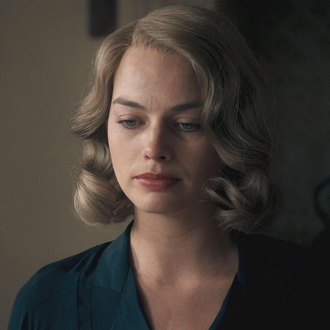 Margot Robbie 1945 Hairstyles, Goodbye Christopher Robin, Sarah Gadon, 50s Hairstyles, Blonde Actresses, 1940s Hairstyles, Hollywood Hair, Christopher Robin, Tv Show Outfits