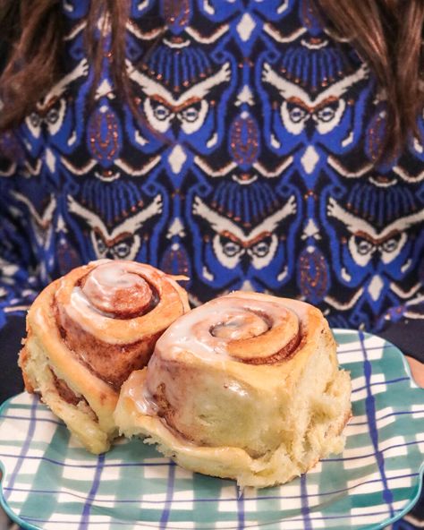 Cinnamon Rolls — Katie Lee Katie Lee Cinnamon Rolls, Food Network Cinnamon Rolls, The Kitchen Food Network Recipes Katie, Savory Cinnamon Rolls, Cinnamon Roll Bread Pudding, Breakfast Savory, Katie Lee Biegel, Cupcake Bar, Cinnamon Roll Bread