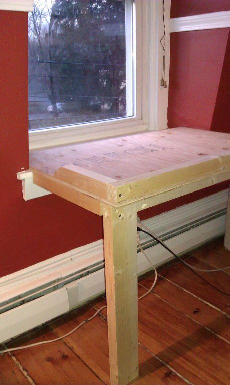 Arlington, MA - Allison Oropallo teaches you to make a window seat to help mans best friend get a glimpse of the outside. Tall Dog Bed, Dog Window Perch, Dog Pampering, Make A Window Seat, Dog Window Seat, Dog Itching Remedies, Diy Cat Scratcher, Make A Window, Animal Furniture