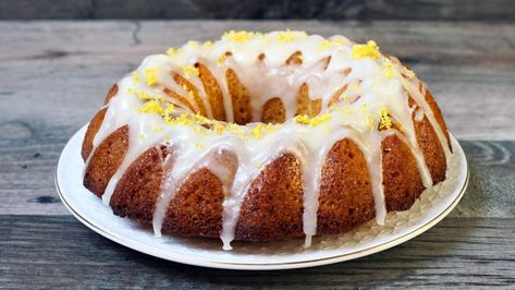 Bundt Cake Recipes, Victorian Cakes, Cake Mix Doctor, Cake Bundt, Hummingbird Cake Recipes, Buckwheat Cake, Hummingbird Cake, Lemon Bundt Cake, Lemon Dessert Recipes