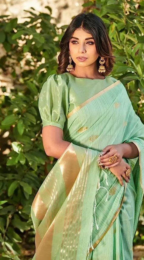 Pista Saree, Pista Colour, Green Blouse Designs, Pure Chiffon Sarees, Pista Green, Saree Work, Saree Traditional, Design Saree, Designer Silk Sarees