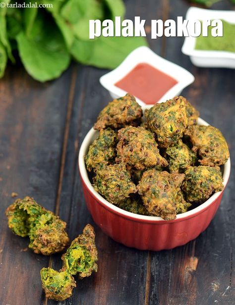 Palak Pakoda, Crispy Spinach, Spinach Fritters, Fried Spinach, Pakora Recipe, Veg Snacks, Spicy Snacks Recipes, Pakora Recipes, Fair Food