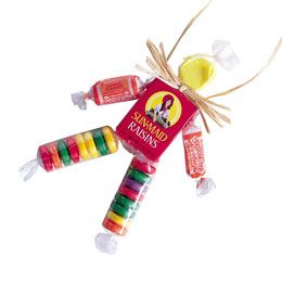 Roundup: Scarecrow Treats | Edible Crafts | CraftGossip.com Mishloach Manos, Scarecrow Crafts, Candy Necklace, Edible Crafts, Harvest Party, Candy Necklaces, Candy Crafts, Candy Jewelry, Theme Halloween