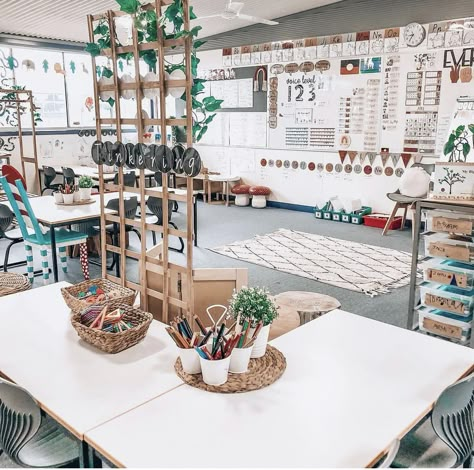 Cute Classroom Ideas Elementary, Classroom Setup Elementary, Plants Classroom, Teaching Classroom Decor, Calm Classroom, Dream Classroom, Modern Classroom, Preschool Classroom Decor, Classroom Layout