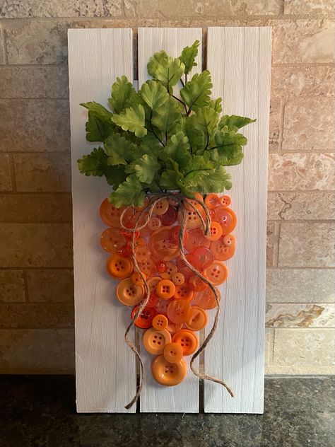 Easter craft idea. Carrot button art mounted on a panel made from dollar store craft wood. Easter Button Crafts, Fall Fair Ideas, Senior Craft Ideas, Easter Basket Cupcakes, Carrot Art, Easter Yard Decorations, Easter Art Project, Button Art Projects, Buttons Crafts Diy