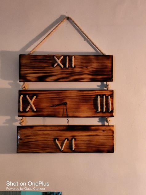 Burnt wall clock DIY Check more at https://howcandothis.com/diyideas/burnt-wall-clock-diy/ Wooden Clocks Diy, Diy Wooden Clocks Projects, Homemade Clocks Diy Projects, Diy Wooden Clocks Ideas, Wood Clocks Handmade, Clock Diy Ideas, Wooden Clock Ideas, Wooden Wall Clock Design, Diy Wooden Clock