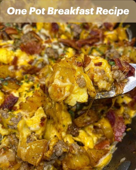 A photo of the finished one pot breakfast dish One Pot Breakfast, Breakfast Savory, Bacon Eggs Breakfast, Budget Food, Eggs And Bacon, Sausage Potatoes, Bacon Breakfast, Bacon Sausage, Egg Recipes For Breakfast