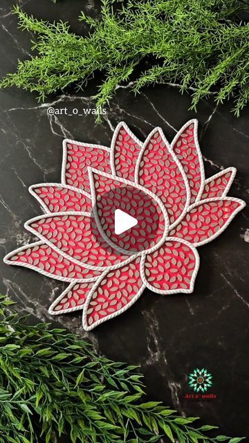 Lotus In Lippan Art, Lotus Flower Lippan Art, Lotus Lippan Art Design, Lotus Lippan Art, Lotus Decoration Ideas, Simple Lippan Art, Simple Arts, Peacock Pictures, Ganapati Decoration