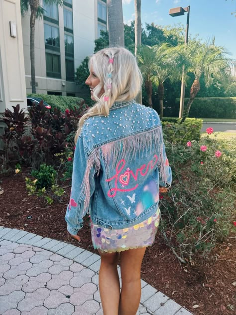 Jean Jackets Aesthetic, Lover Jeans Taylor Swift, Diy Concert Jacket, Diy Concert Jean Jacket, Lover Denim Jacket Taylor Swift, Lover Jacket Taylor Swift, Eras Tour Painted Jean Jacket, Lover Era Concert Outfit, Taylor Swift Eras Jean Jacket