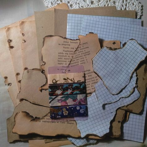 Scrapbook Ideas Old Style, Recycled Scrapbook Ideas, Recycled Notebook Diy, Old Diary Aesthetic, Rpg Journal, English Diary, Old Question Papers, Scrapbook Examples, Scratch Book