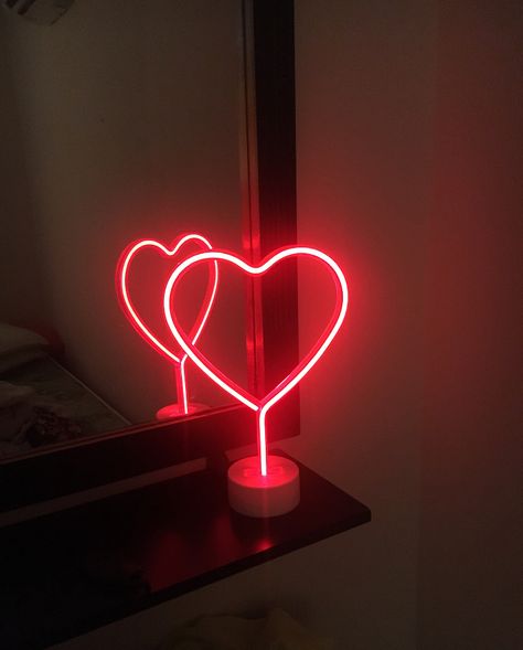 Heart Bedroom Decor, Heart Themed Room, Heart Room Decor, Heart Bedroom, Heart Lamp, Indie Decor, Red Desk, Bedroom Ideas For Small Rooms Cozy, Cool Dorm Rooms